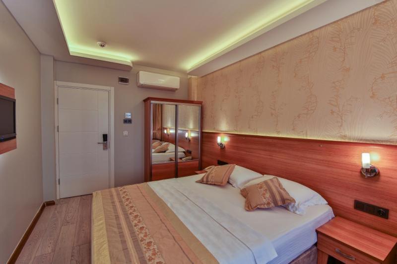 غرفة قياسية مطلّة علي البحر, Seymen