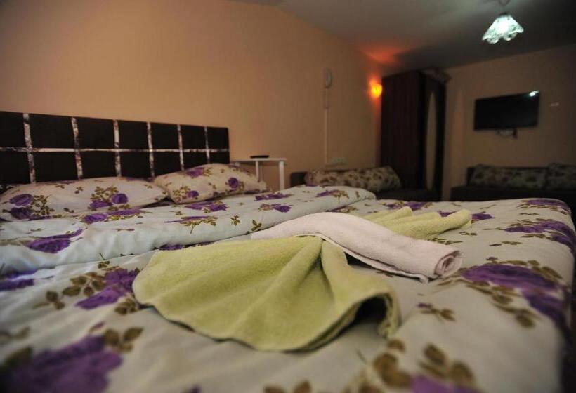 חדר סטנדרט לארבעה, Cam Hotel & Restaurant 2