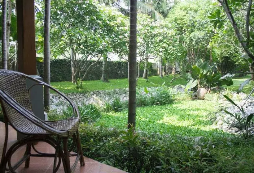 اتاق استاندارد با چشم‌انداز باغ, Auangkham Resort