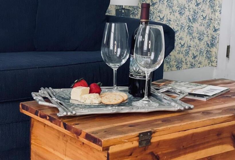 سوییت لوکس, The Langworthy Inn & Winery