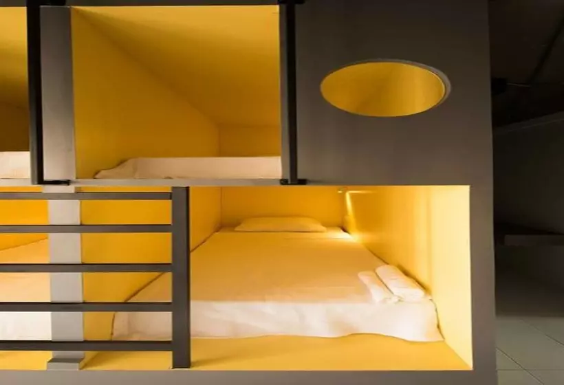 ルームシェアのワンベッド, Betta Hostel