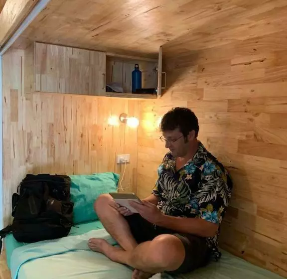 ルームシェアのワンベッド, Coco Khao Sok Hostel