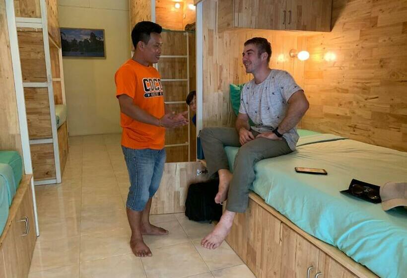 سرير فى غرفة مشتركه, Coco Khao Sok Hostel