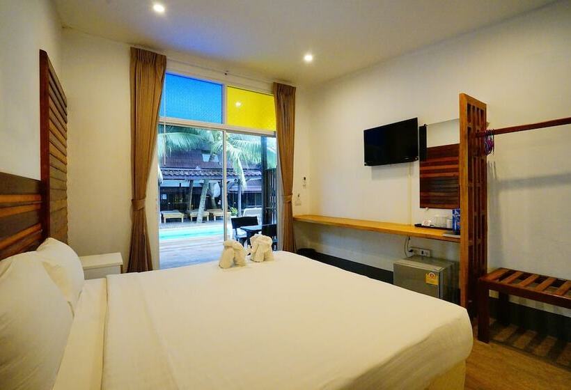 غرفة ديلوكس مطلة على حمام السباحة, Apple Beachfront Resort