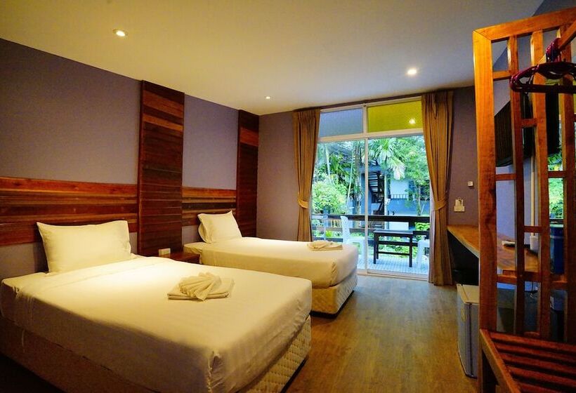 غرفة ديلوكس مطلة على حمام السباحة, Apple Beachfront Resort