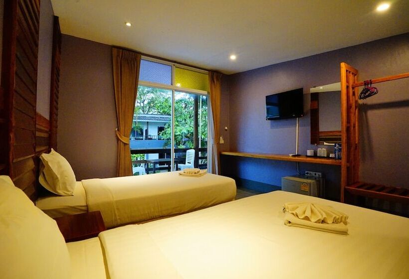 غرفة ديلوكس مطلة على حمام السباحة, Apple Beachfront Resort