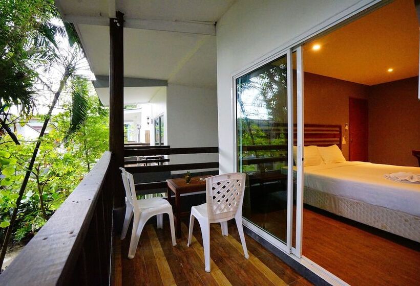 غرفة ديلوكس مزودة بشرفة, Apple Beachfront Resort