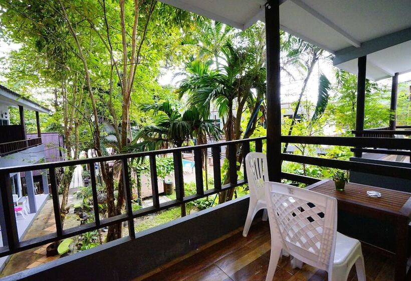 غرفة ديلوكس مزودة بشرفة, Apple Beachfront Resort