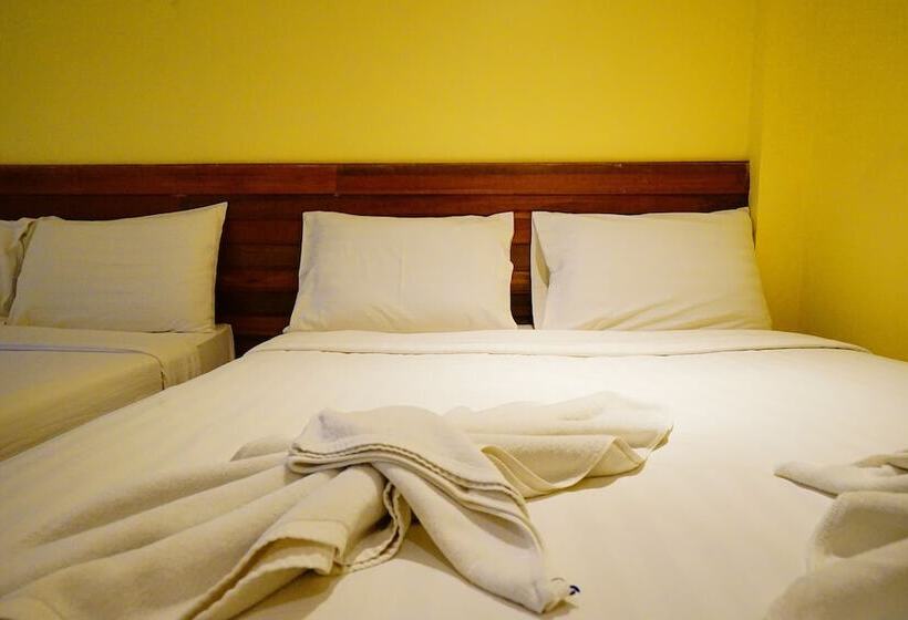 Семейный Номер, Apple Beachfront Resort