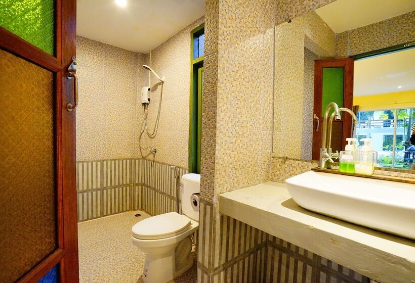 Семейный Номер, Apple Beachfront Resort