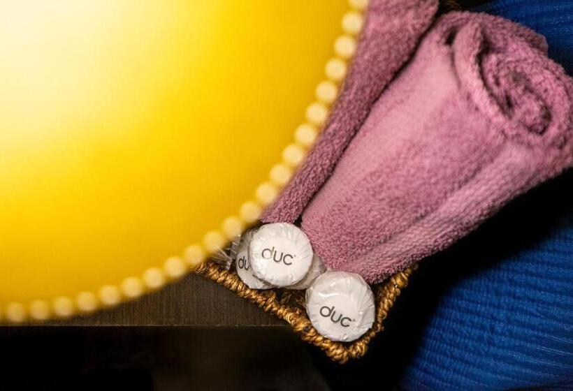 标准三人间, Calimera