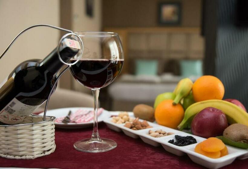 小型套房, Efeler