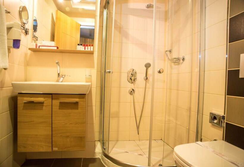 스탠다드 룸, Efeler