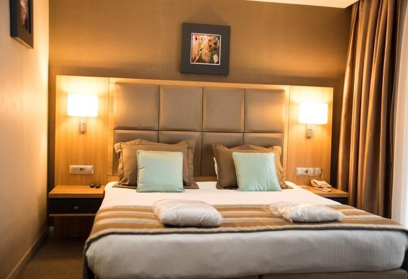 주니어 스위트, Efeler