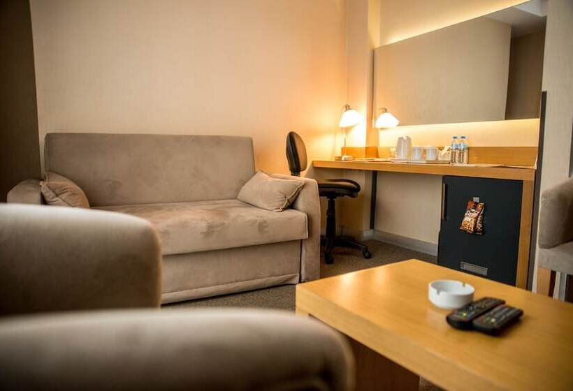 小型套房, Efeler