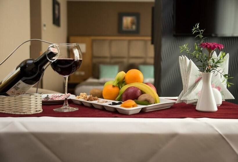 小型套房, Efeler