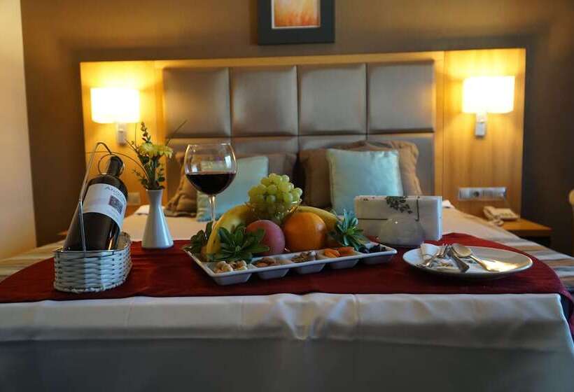 주니어 스위트, Efeler