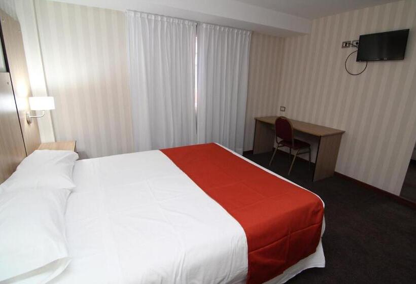 חדר סופריור, El Cortijo