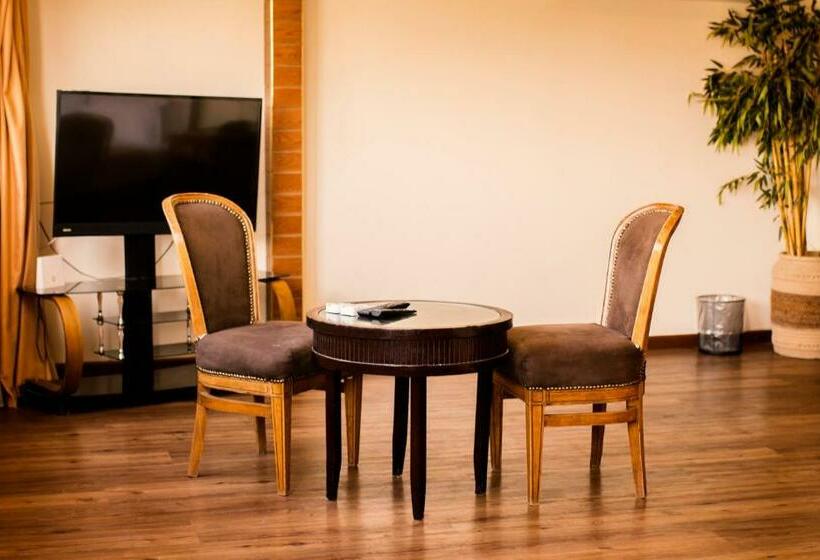 سوئیت رویال, Great Pyramid Inn