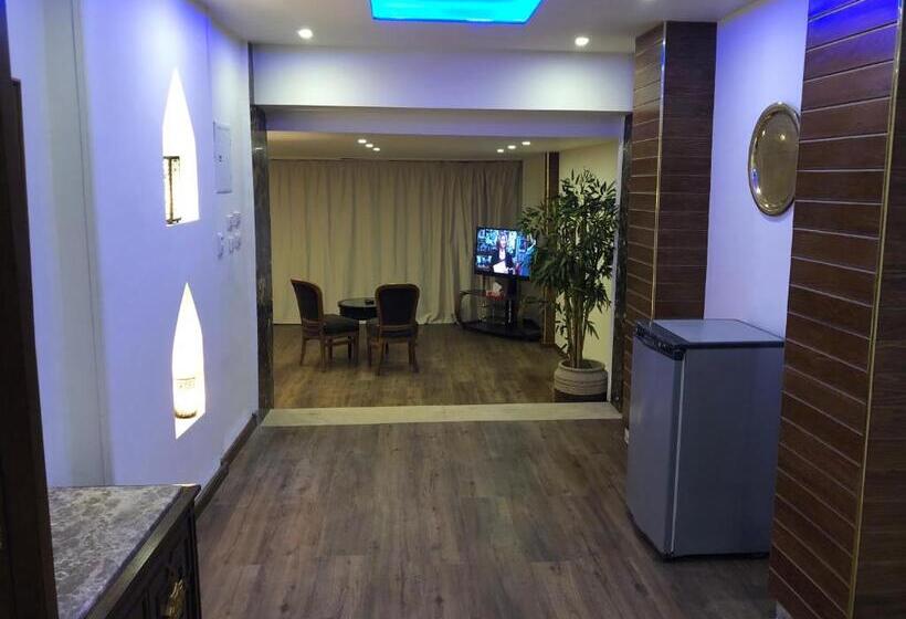 سوئیت رویال, Great Pyramid Inn