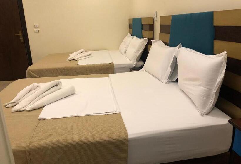 اتاق استاندارد چهار تخته, Great Pyramid Inn