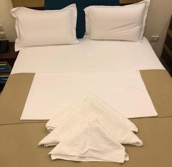 اتاق استاندارد چهار تخته, Great Pyramid Inn