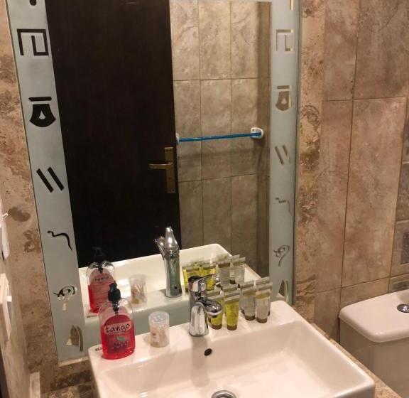 اتاق لوکس چهار تخته, Great Pyramid Inn