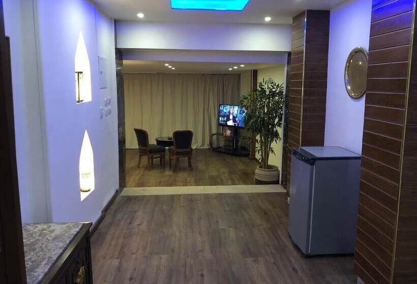 سوئیت رویال, Great Pyramid Inn