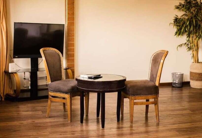 سوئیت رویال, Great Pyramid Inn