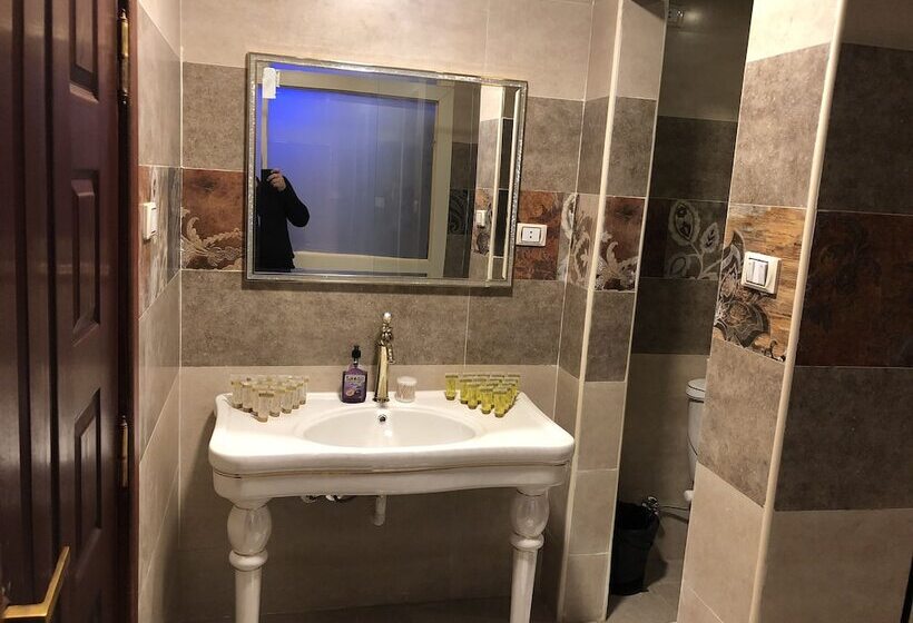 سوئیت رویال, Great Pyramid Inn