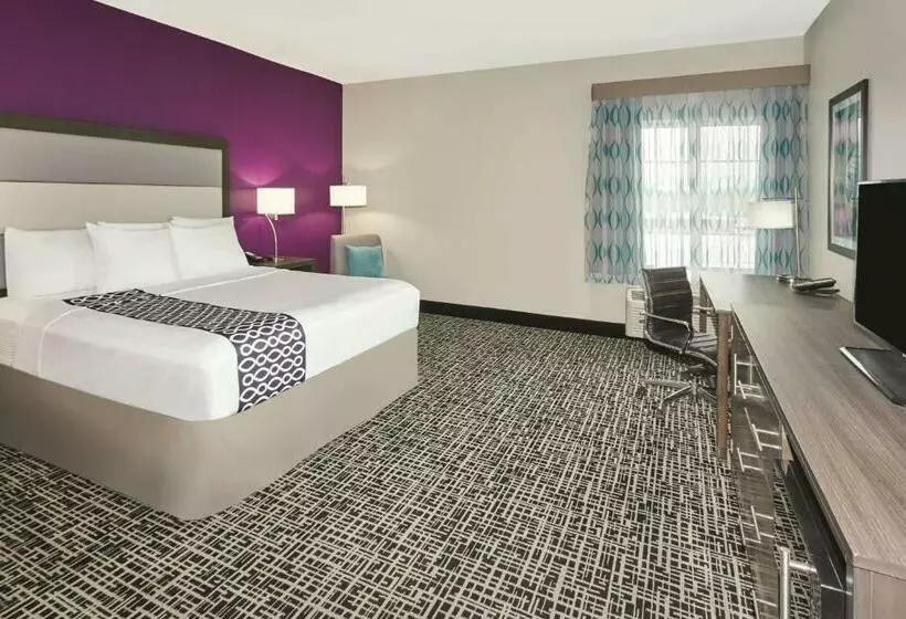 キングサイズベッドのスタンダードルーム, La Quinta By Wyndham Springfield Il