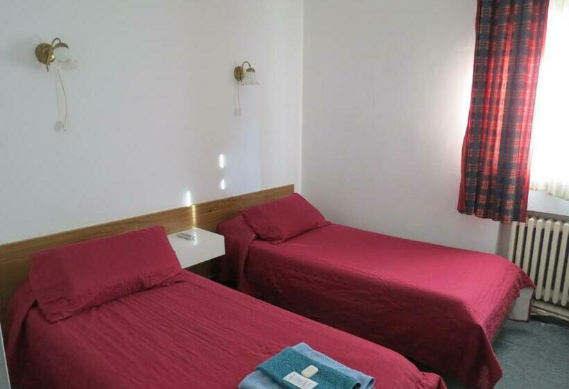 スタンダードトリプルルーム, Oviedo