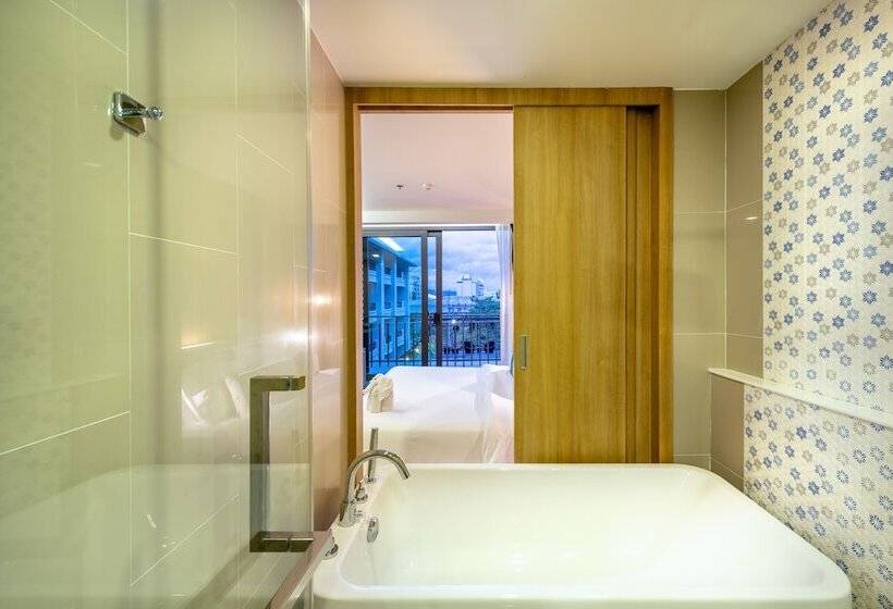 اتاق لوکس با چشم‌انداز استخر, Plaai Prime Hotel Rayong Sha Extra Plus