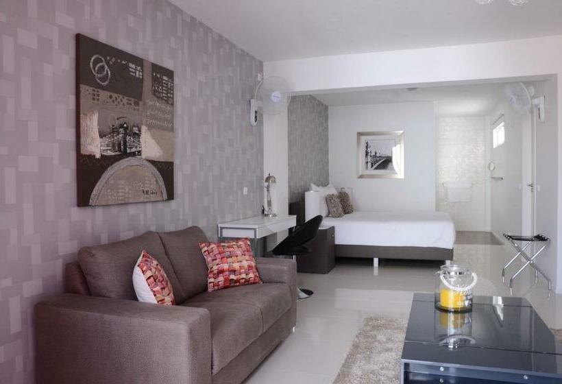 Люкс с Балконом, Prassa 3 Boutique