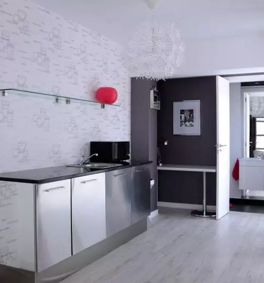 سوییت لوکس, Prassa 3 Boutique