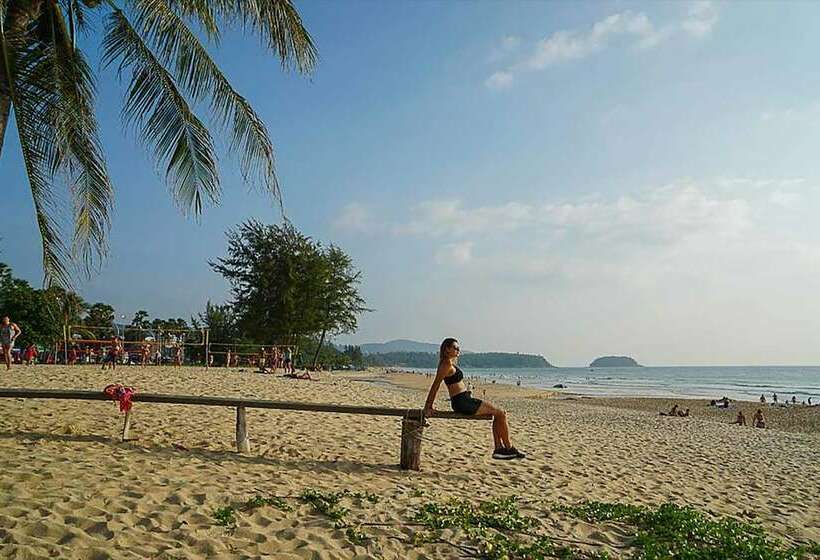 חדר דלוקס עם מרפסת, The Shades Boutique Hotel Patong Phuket