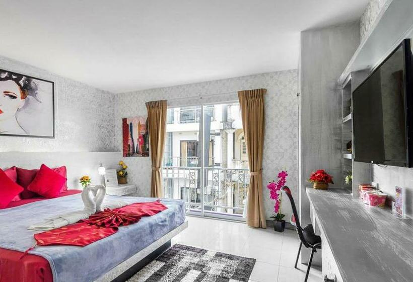 חדר דחוקס עם מיטת קינג, The Shades Boutique Hotel Patong Phuket