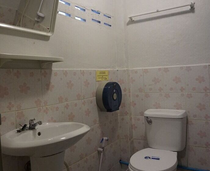 غرفة قياسية ثلاثية, Ann Hostel