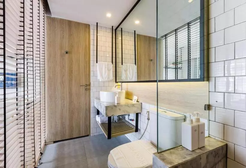 اتاق لوکس با بالکن, Snoozz Hotel Krabi