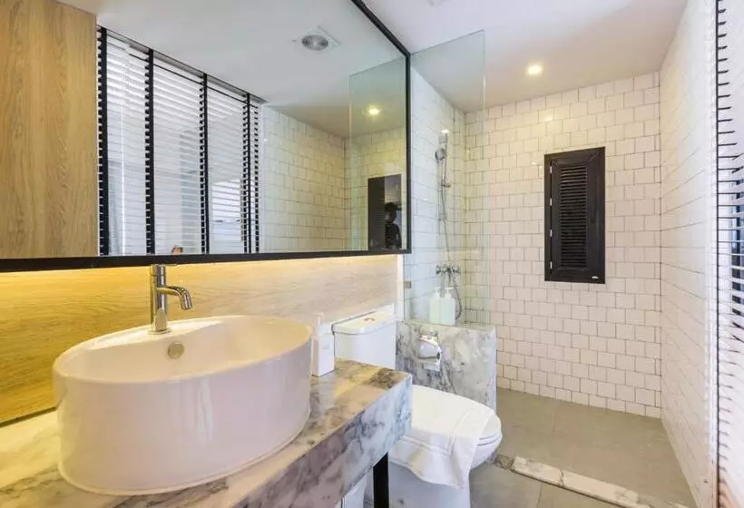 اتاق لوکس با بالکن, Snoozz Hotel Krabi