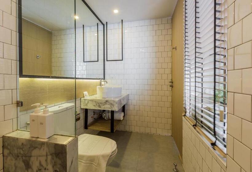 اتاق لوکس با بالکن, Snoozz Hotel Krabi