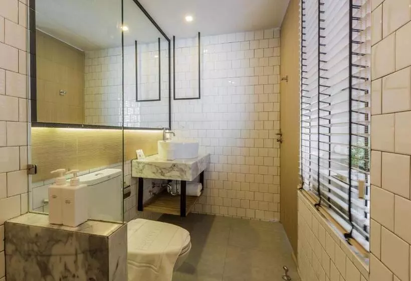 اتاق لوکس با بالکن, Snoozz Hotel Krabi