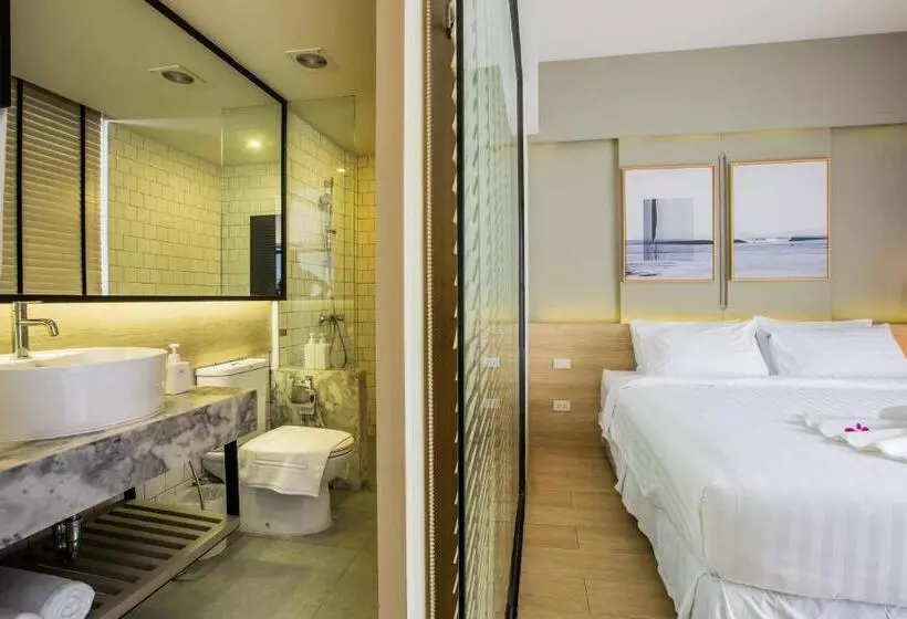اتاق لوکس با بالکن, Snoozz Hotel Krabi