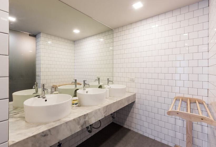 מיטה בחדר משותף, Snoozz Hotel Krabi