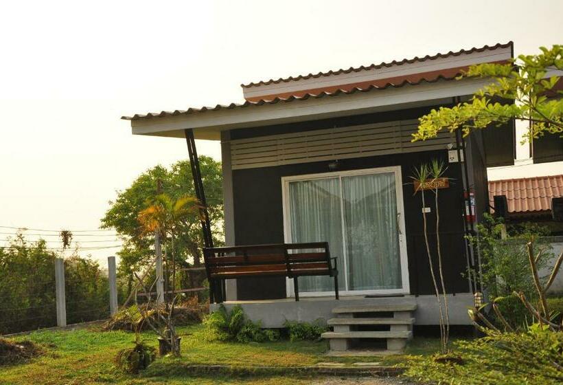 غرفة قياسية ثلاثية مزودة بشرفة, Chiang Rai Khuakrae Resort