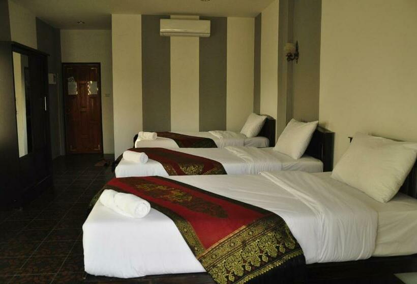 غرفة قياسية ثلاثية مزودة بشرفة, Chiang Rai Khuakrae Resort