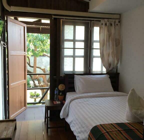 غرفة قياسية فردية مزودة بشُرفة, Niwas Ayutthaya