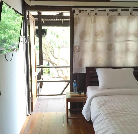 غرفة قياسية فردية مزودة بشُرفة, Niwas Ayutthaya