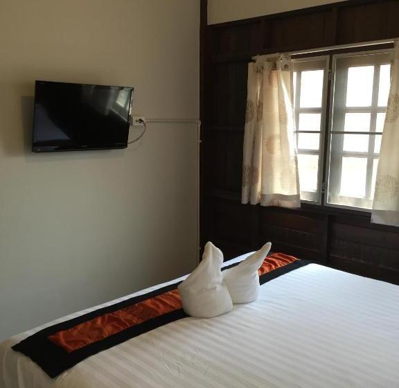 غرفة قياسية مع حمام خارجي, Niwas Ayutthaya