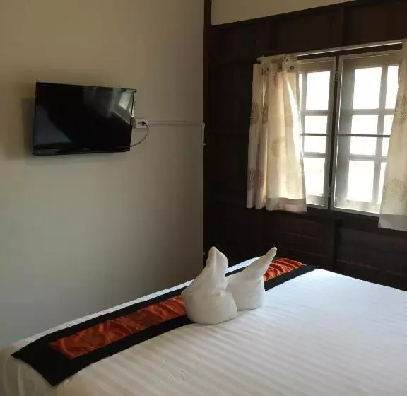 Standard room with outdoor bath, Niwas Ayutthaya